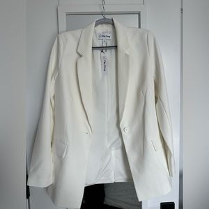 Off-white blazer from Amazon The Drop